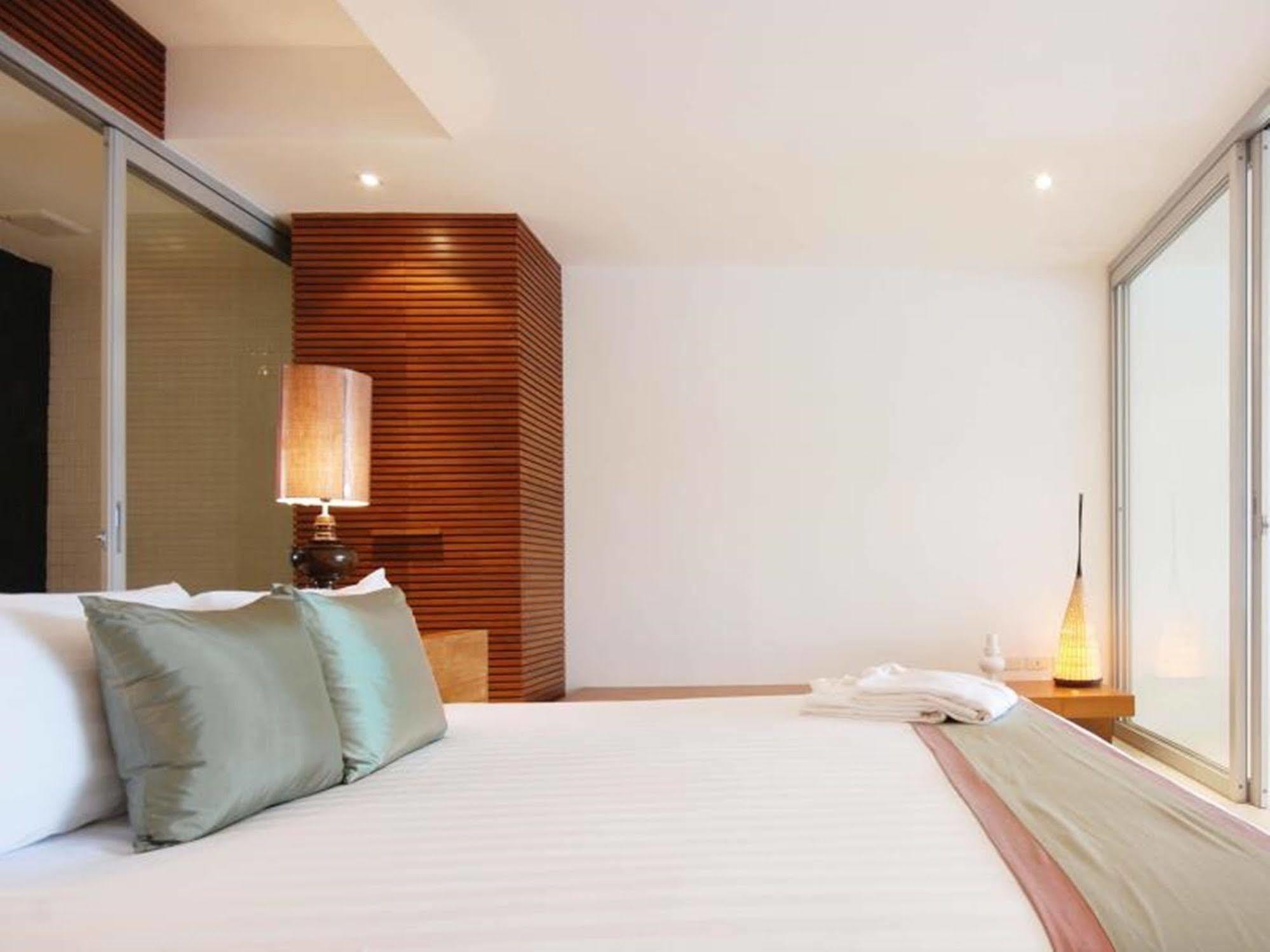 The Quarter Phuket Hotel Сурин Бийч Екстериор снимка