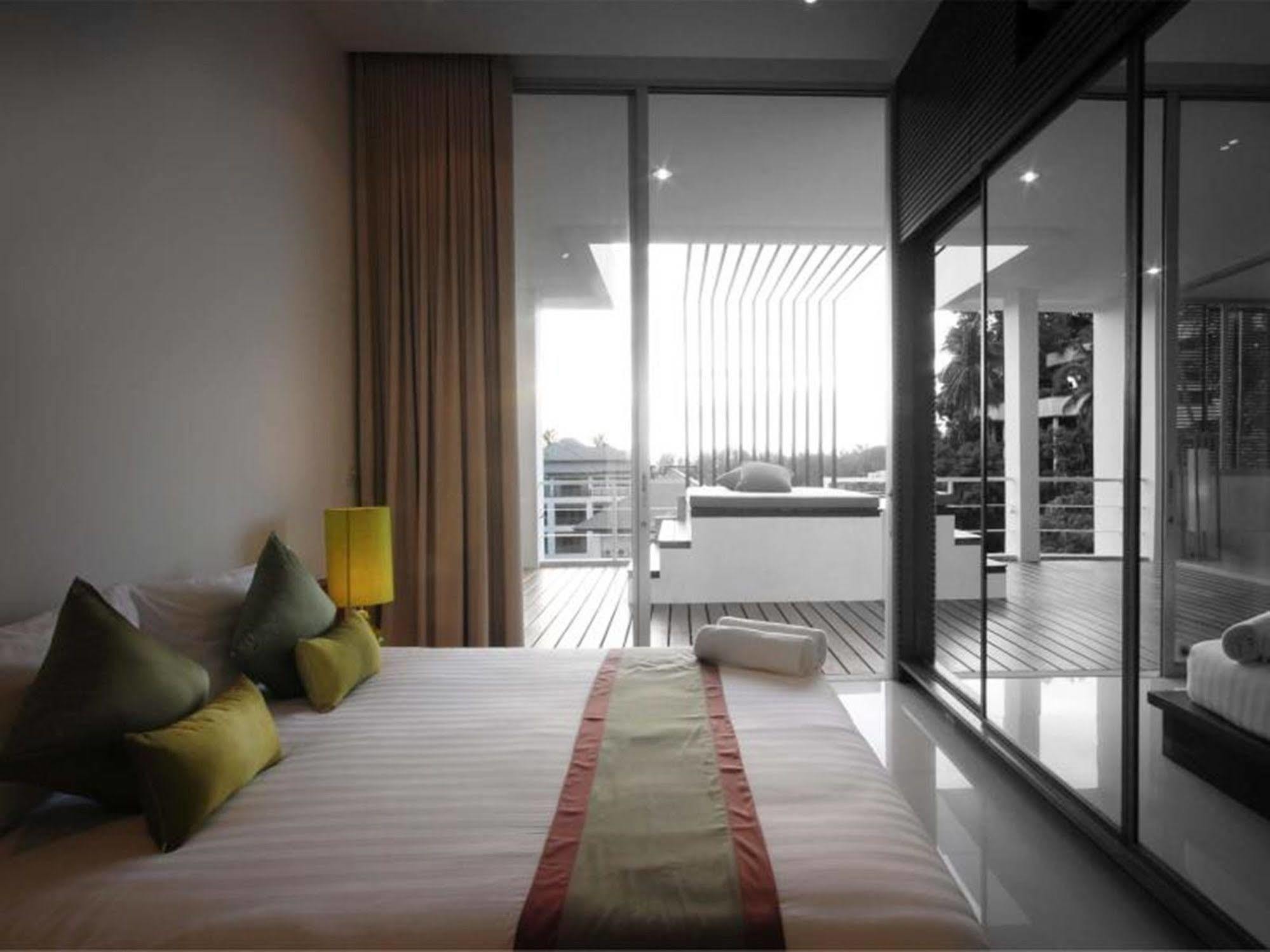 The Quarter Phuket Hotel Сурин Бийч Екстериор снимка